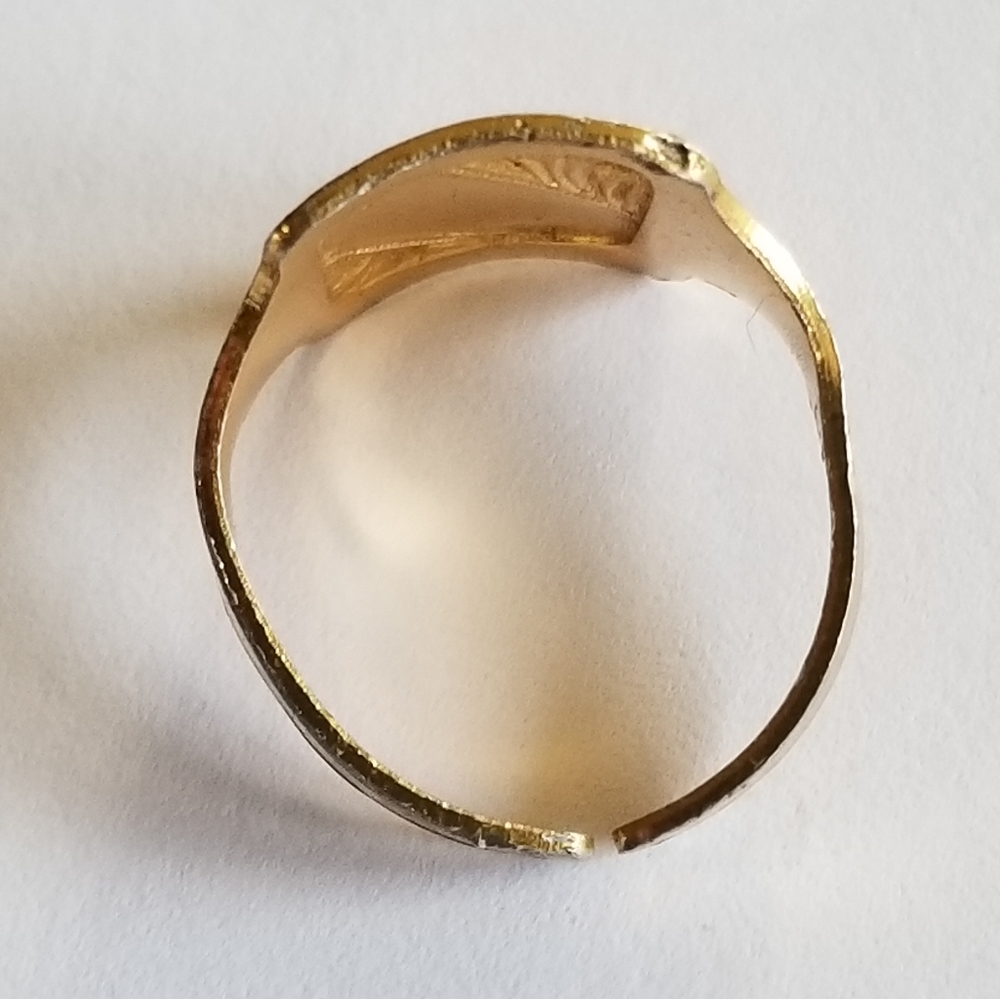 Vintage ring Victorian revival style Gold tone adjustable Hong Kong art deco - Picture 9 of 10